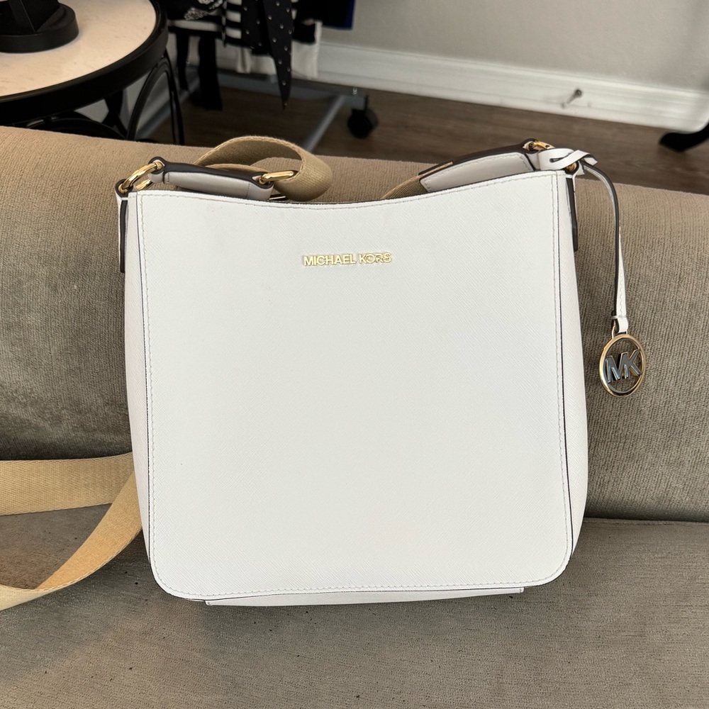 Michael Kors Crossbody!